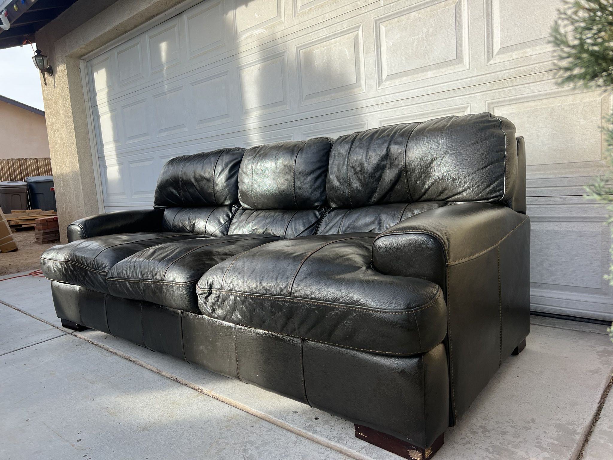 Brown Leather Single Sofa!