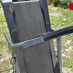 GOLD’S GYM TREADMILL