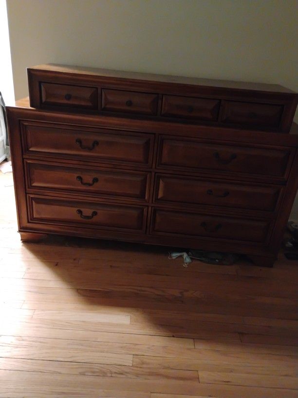 Dresser With Mirror
