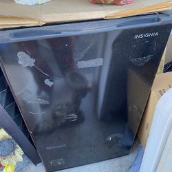 insignia mini fridge