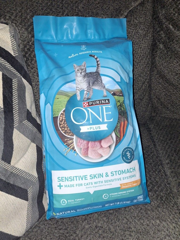 7 Lbs Dry Cat Food
