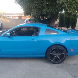 2014 Ford Mustang V6 Con 058075.2 Millas Título Salvage. Precio $14900 O Sólo Personas Verías Gracias