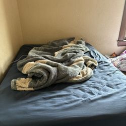 Queen Mattress And Box Spring With Metal Frame