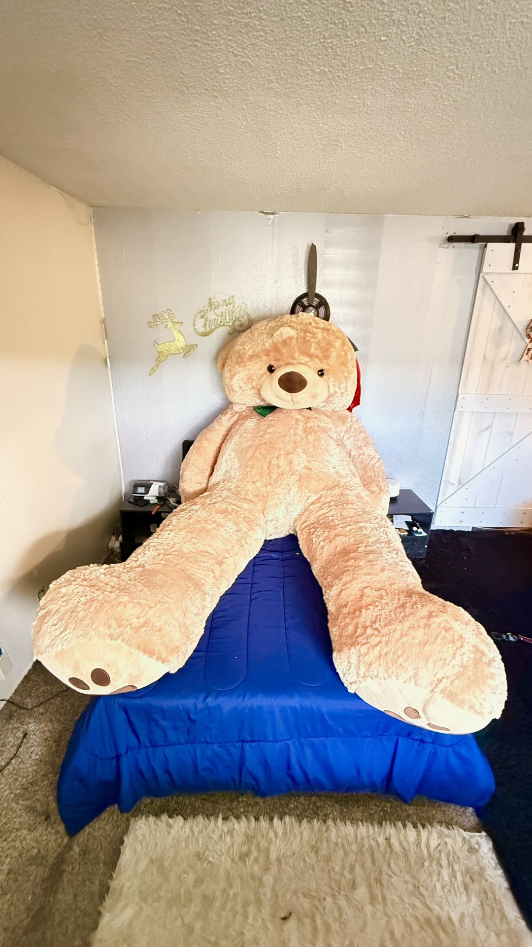 XXXXL Giant Teddy Bear 10 FT+ – Like New, Super Soft, Perfect Gift. Christmas Hat