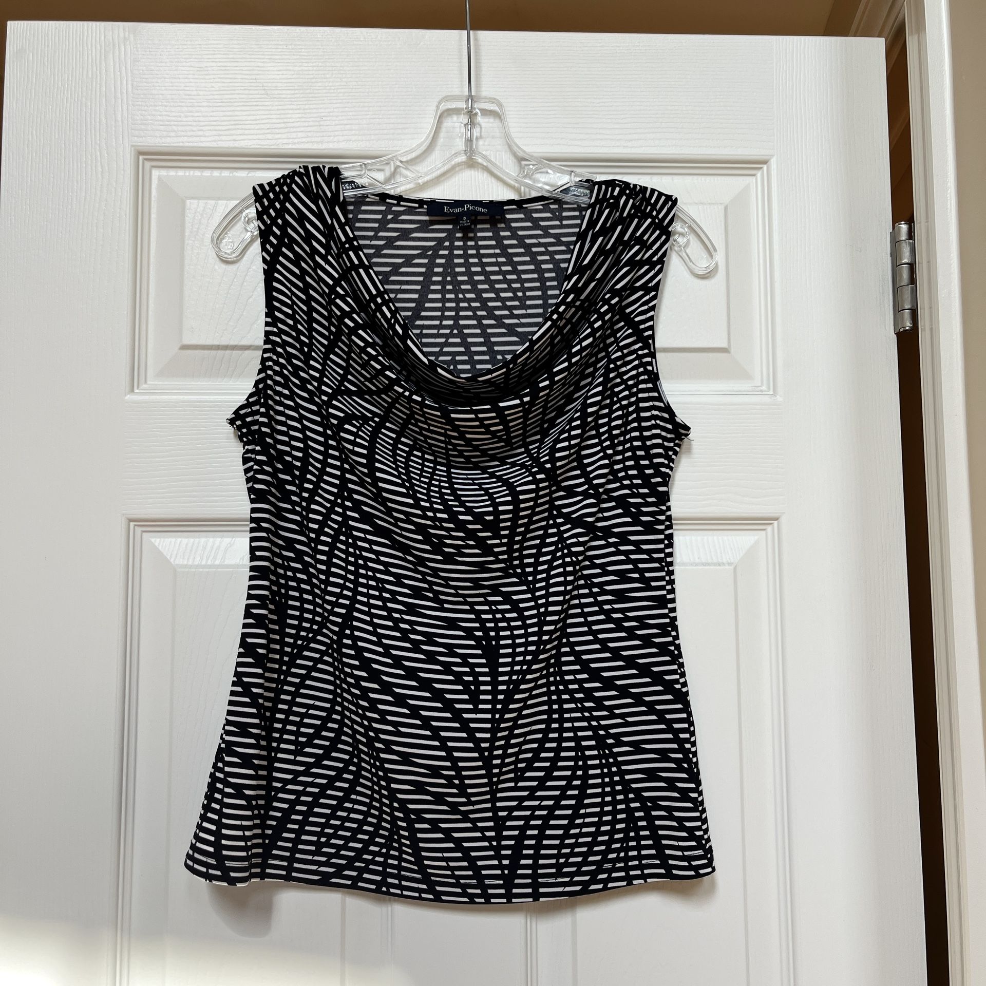 Women’s Short or Sleeveless Tops – Various Brands (Size S–M)