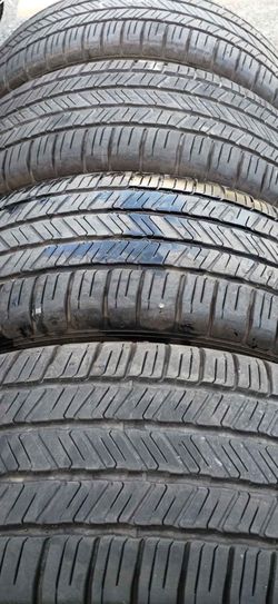 275/55R20 4 used tires good year LS2