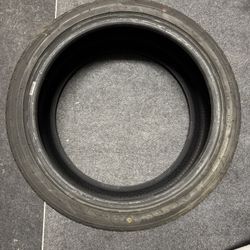 1x 235/40/19 Used Tire (80%)