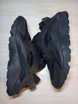 Men's Size 11 Nike Huarache Triple Black