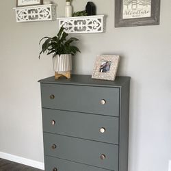 Dressers And Nightstand 