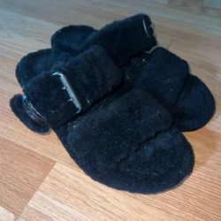 ugg sandals size 6