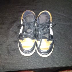 Jordan 1 Low Gold Toe 