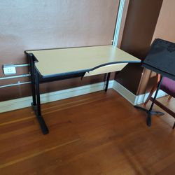 Desk With Three Legs