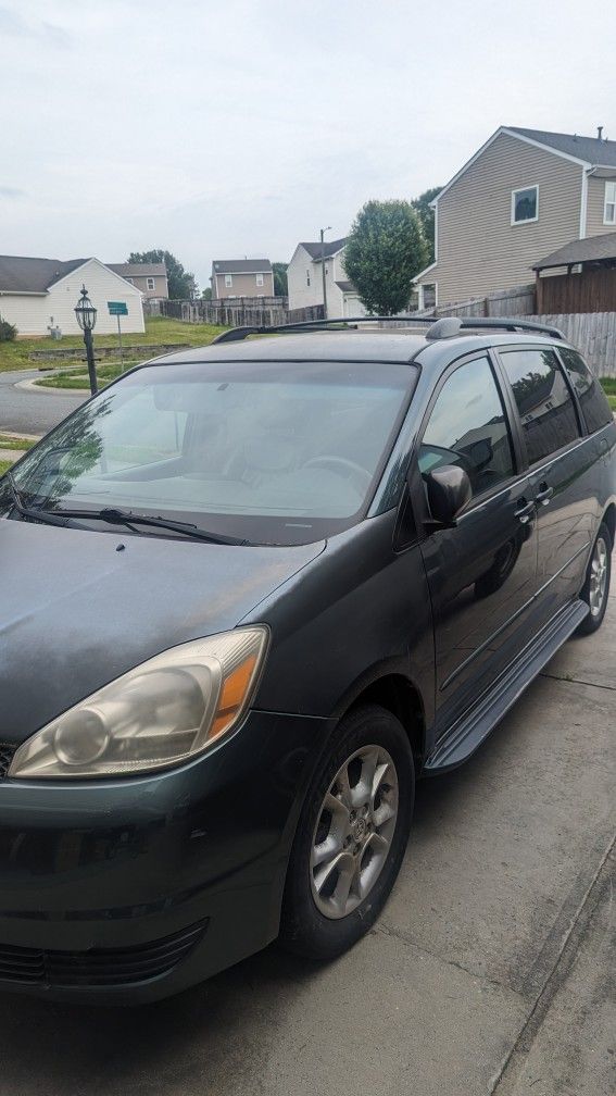 2004 Toyota Sienna