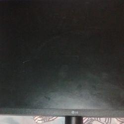 LG UltraFine 4K 24MD4KL-B monitor.