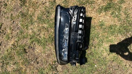 2023 grand Cherokee front headlight