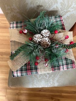 NWT Christmas present decor