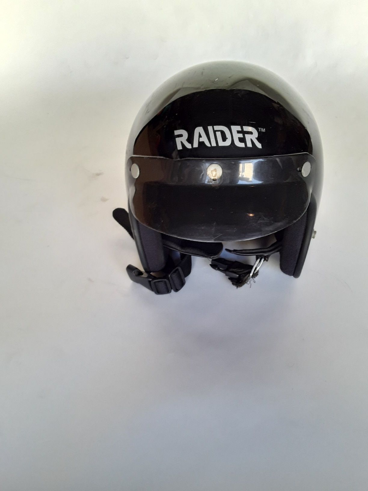 Raider motorcycle helmet