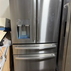 French Door Refrigerator GE 