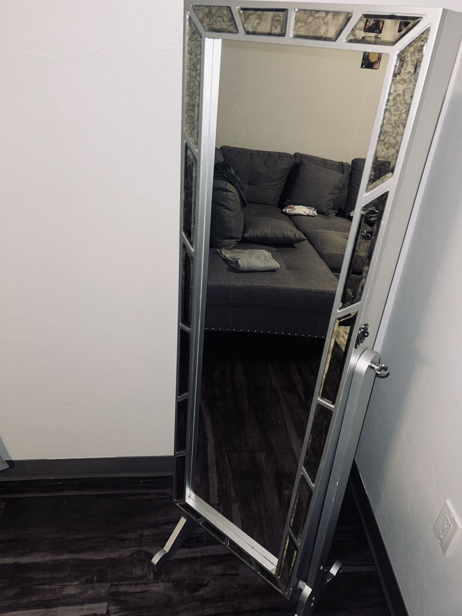 Mirrow Jewelry Holder