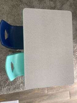 Kids table with 2 chairs