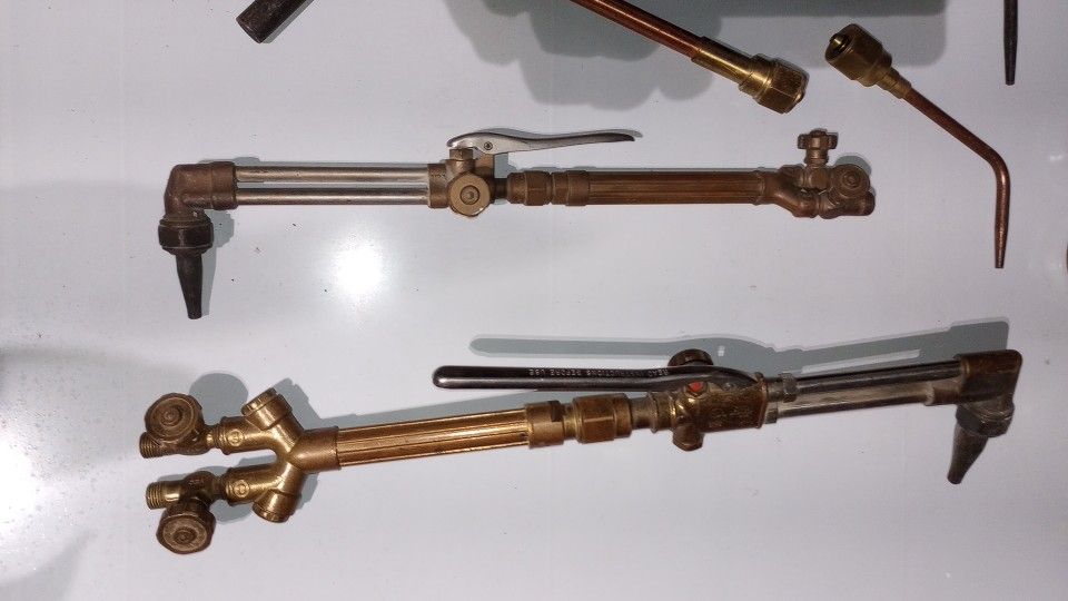 WELDING AND CUTTING T ORCHES VECTOR VALVULES PRESSURE ALL IN GREAT CONDITION