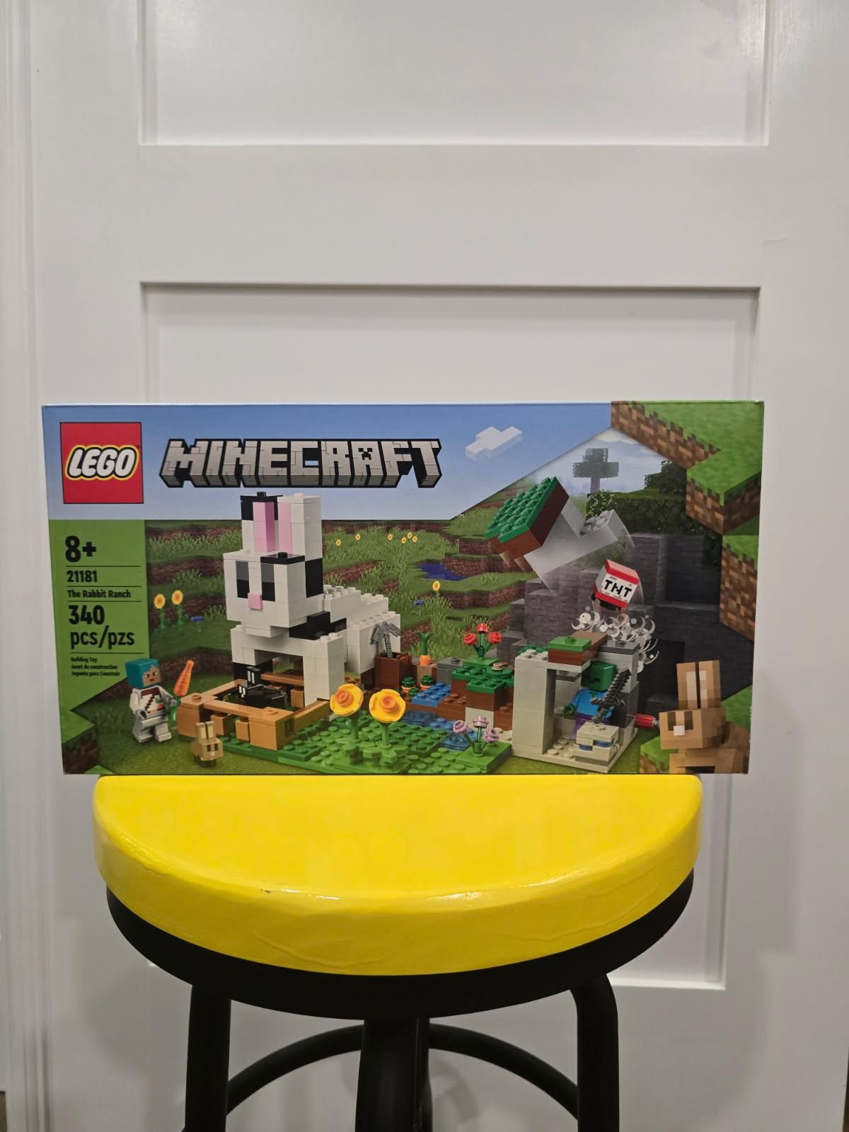 LEGO Minecraft That Rabbit Ranch Set 21181 New and Retired