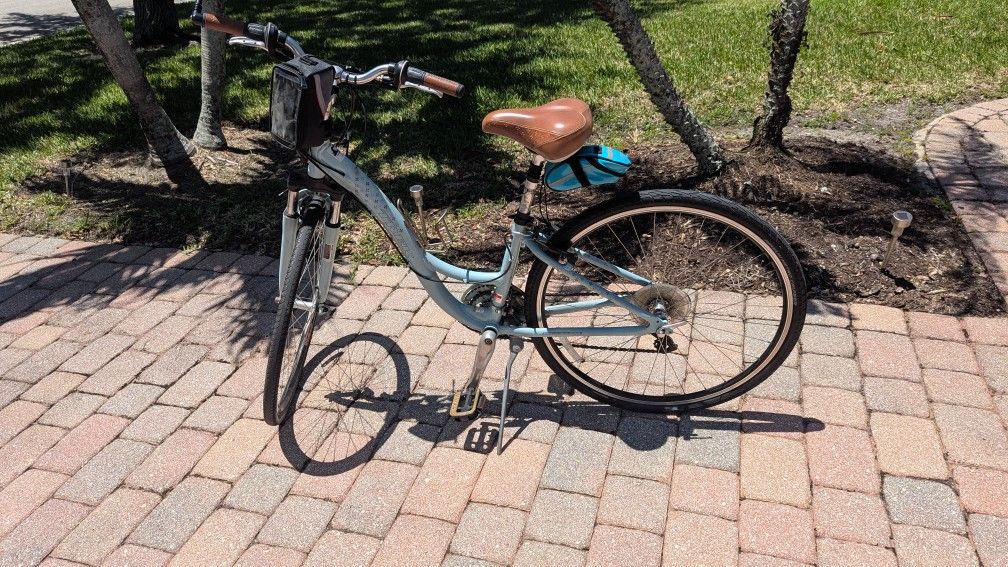 27" 21 Speed Trek Ladies Bicycle.