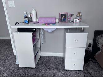 Nail Desk w/ Vent