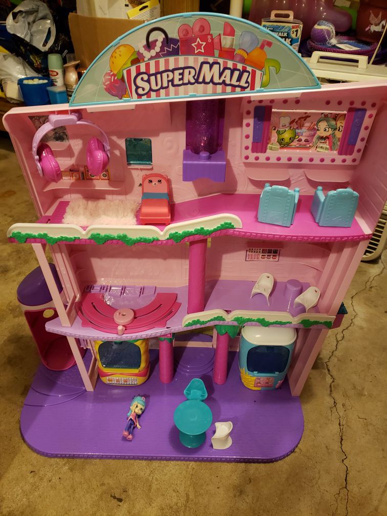 Shopkins Shoppies Super Mall and Happy stables