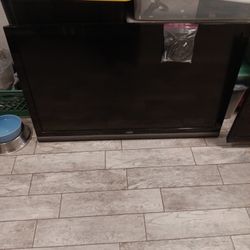 55" VIZIO FLATSCREEN WITH WALL MOUNT NO STAND NO REMOTE