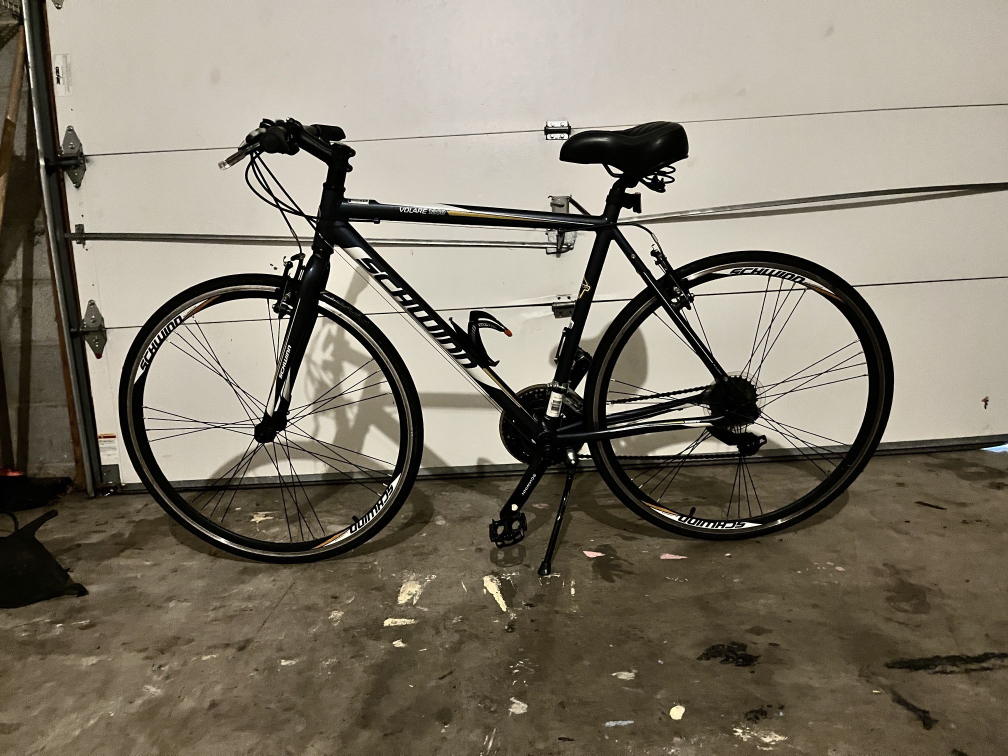 schwinn volare 1200 Racing Bike (300$ or trades)