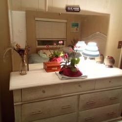 Wooded Desser With Rectangular Mirror 