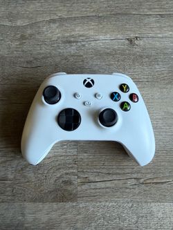 White Xbox Series X|S Wireless Controller