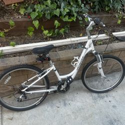 2 Bikes – Women’s + Youth / Project Bikes – Sell Together – Cheap