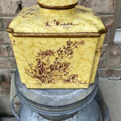 Porcelain Jar 8x9 Like New