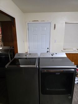 MAYTAG STAINLESS STEEL WASHER AND DRYER SET BOTH ELECTRIC CLEAN AND DESINFECTED XL CAPACITY 5.3 CU DELIVERY AVAILABLE FOR EXTRA FEE
