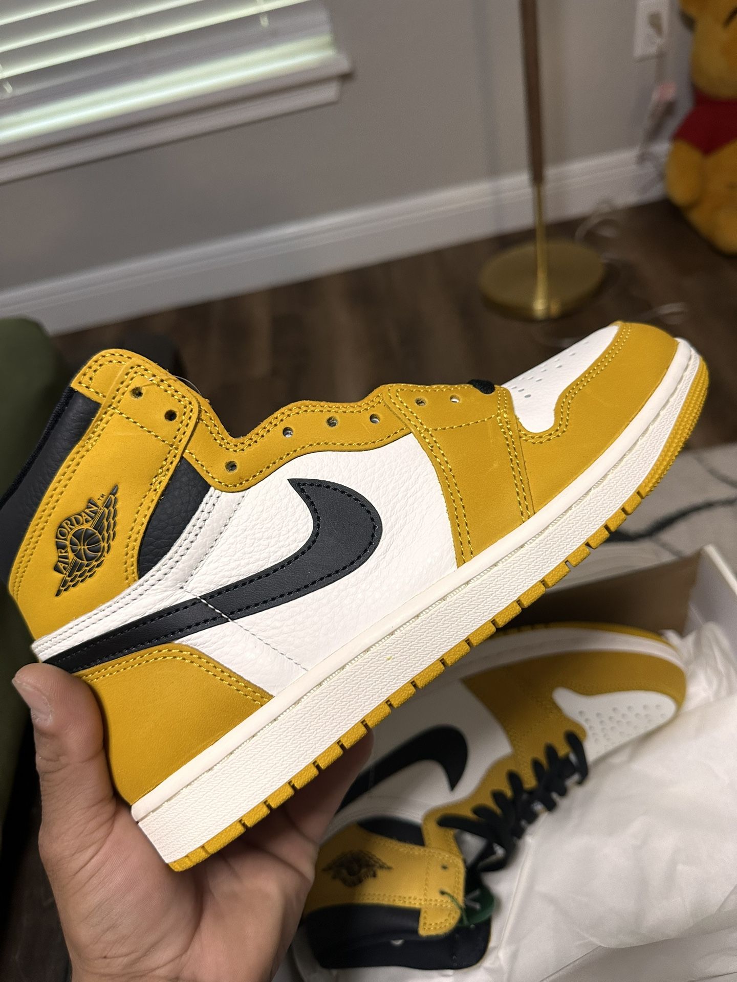 Air Jordan Retro 1 High OG Yellow Ochre 