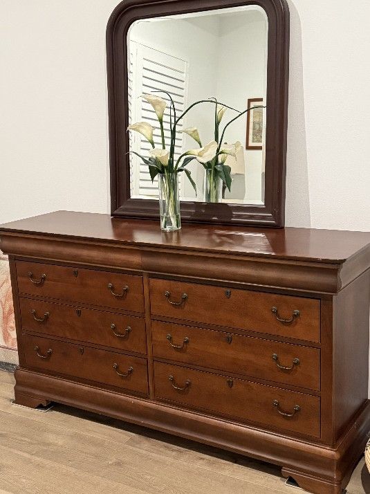Bedroom Dresser And Mirror