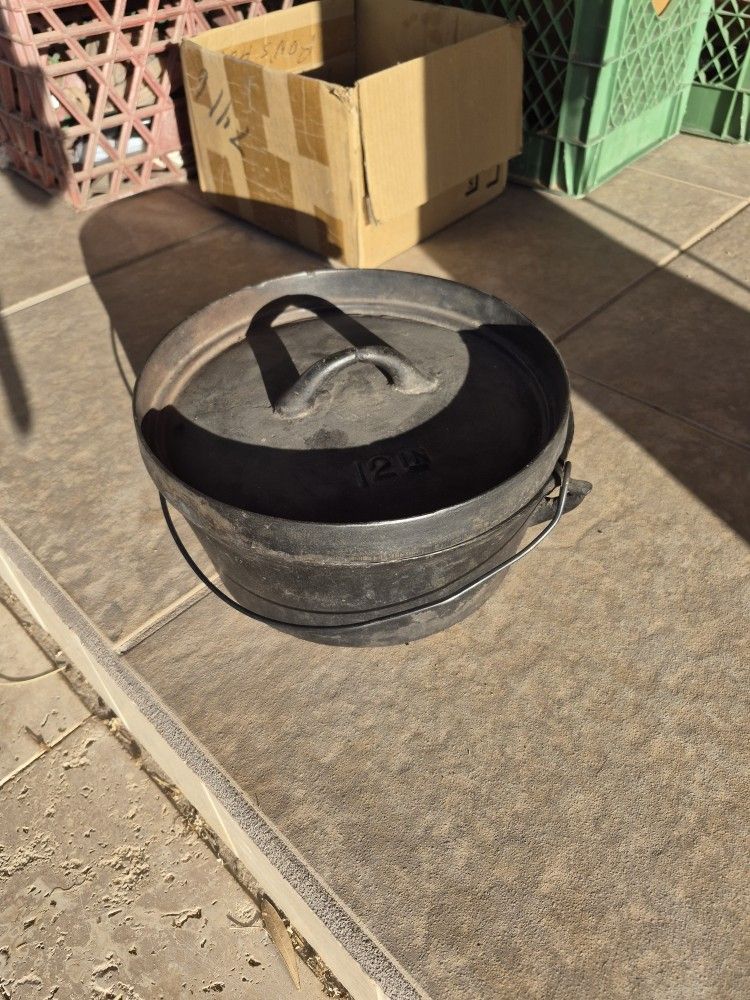Camping Dutch Oven, Great Condition