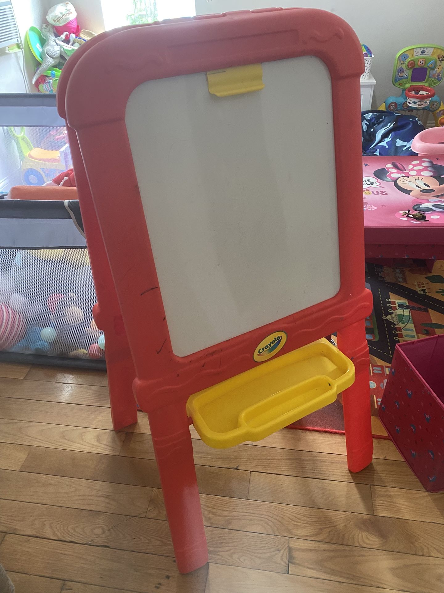 Crayola Art Easel 