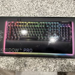 Razor Black Widow V4 Pro Keyboard 