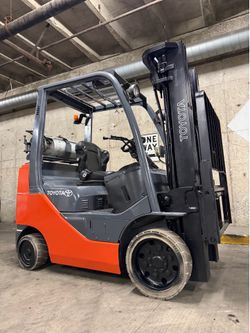 TOYOTA M8, latest model,5500 lb, 3 stage, side shift