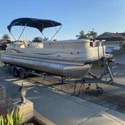 2007 SunTracker Party barge 27