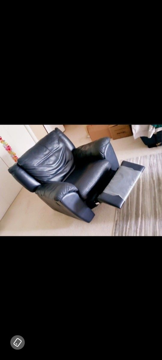 LIVING ROOM SET RECLINER CHAIR AND LOVESEAT GENUINE BLUE ITALIAN LEATHER EXCELLENT CONDITION NO SMOKING NO PETS 