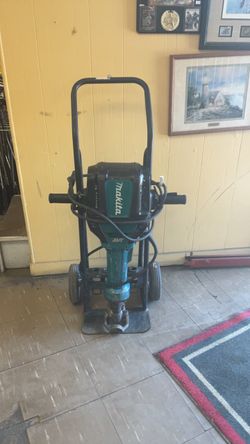 Makita 15 AMP 1-1/8 IN 70 LB AVT Breaker Jack Hammer