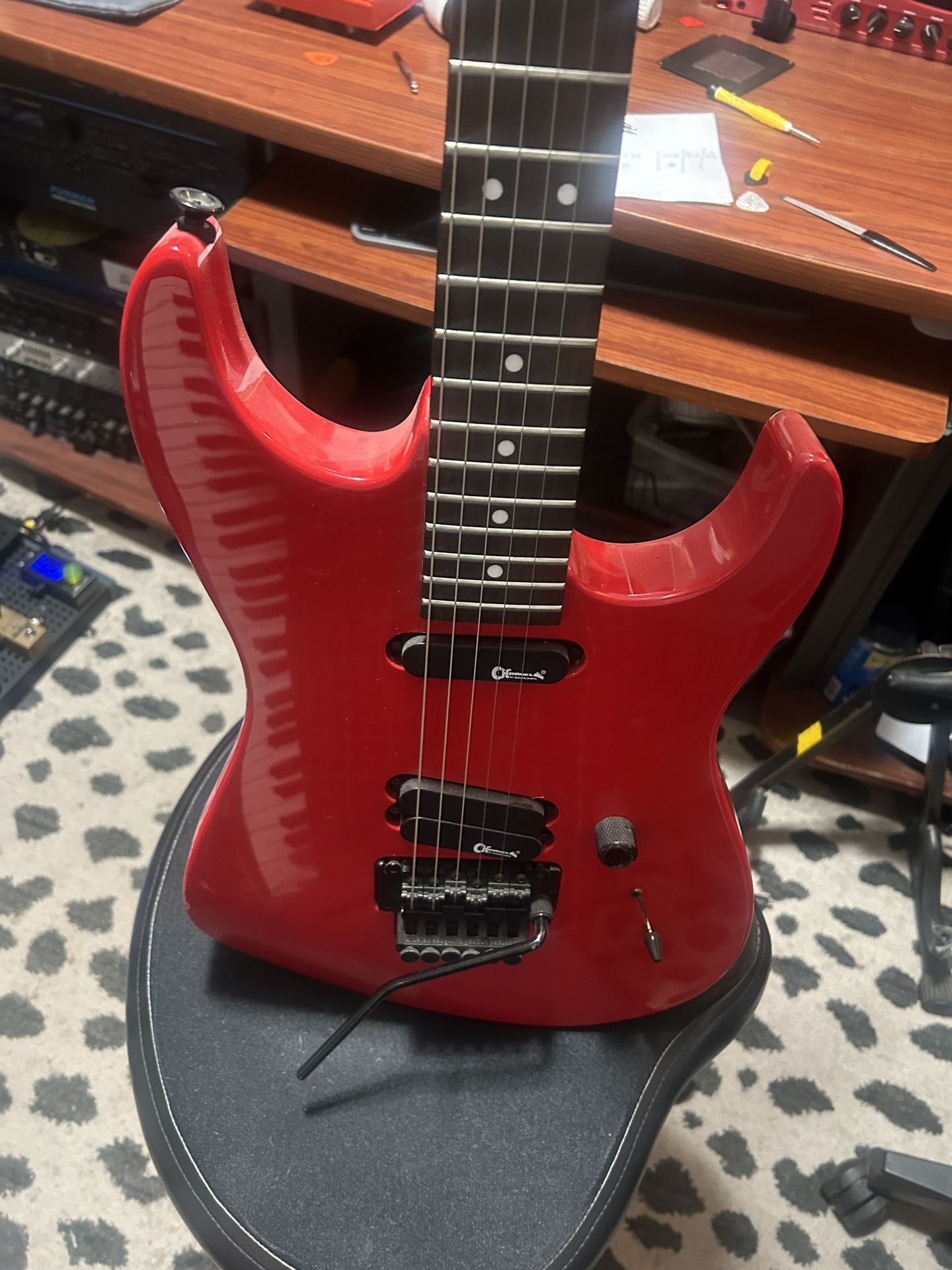 CHARVEL 275 DELUXE MIJ PEARL RED ELECTRIC GUITAR W/CASE (1990) - USED