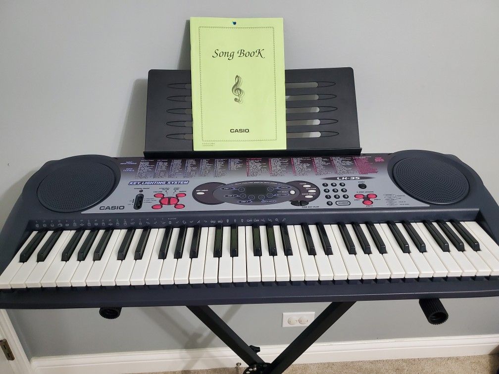 Piano Casio LK-35 Digital Keyboard