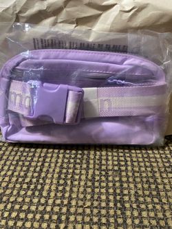 NWT Lululemon Everywhere Workmark Crossbody Belt Bag Lilac/Silver