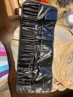 Makeup brush organized pouch