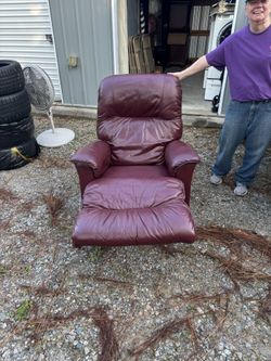 Leather Recliner In Good Condition